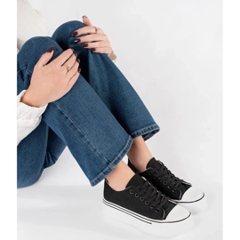 Mustat naisten tennarit, joissa paksu pohja 2