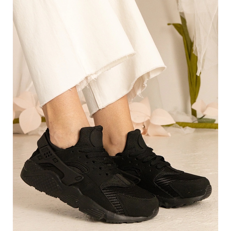 Mustat lenkkarit urheilun lenkkarit 1