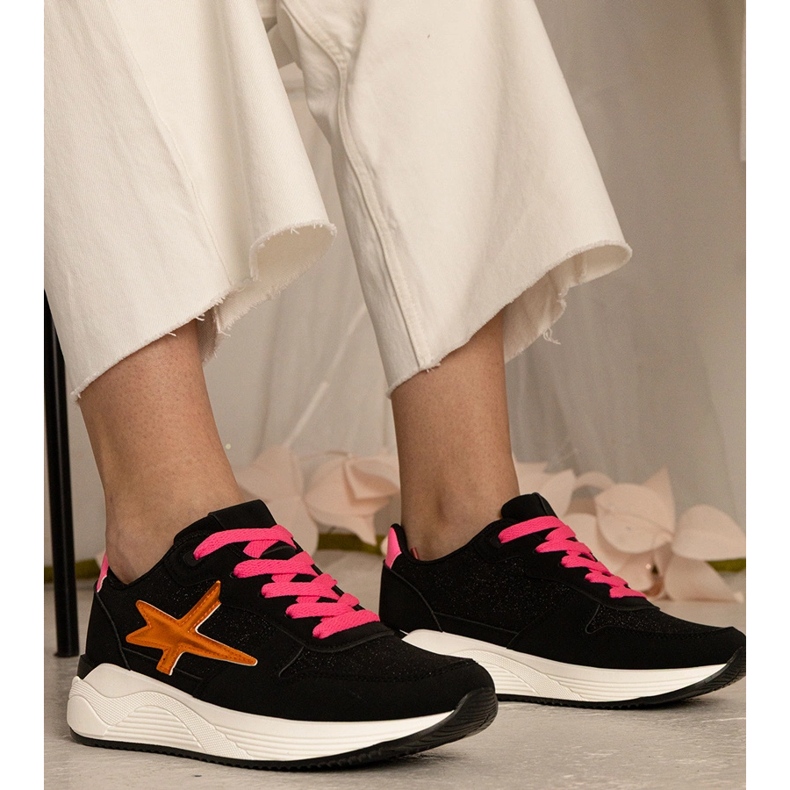 Mustat lenkkarit naisten urheilu kimaltelevat 1