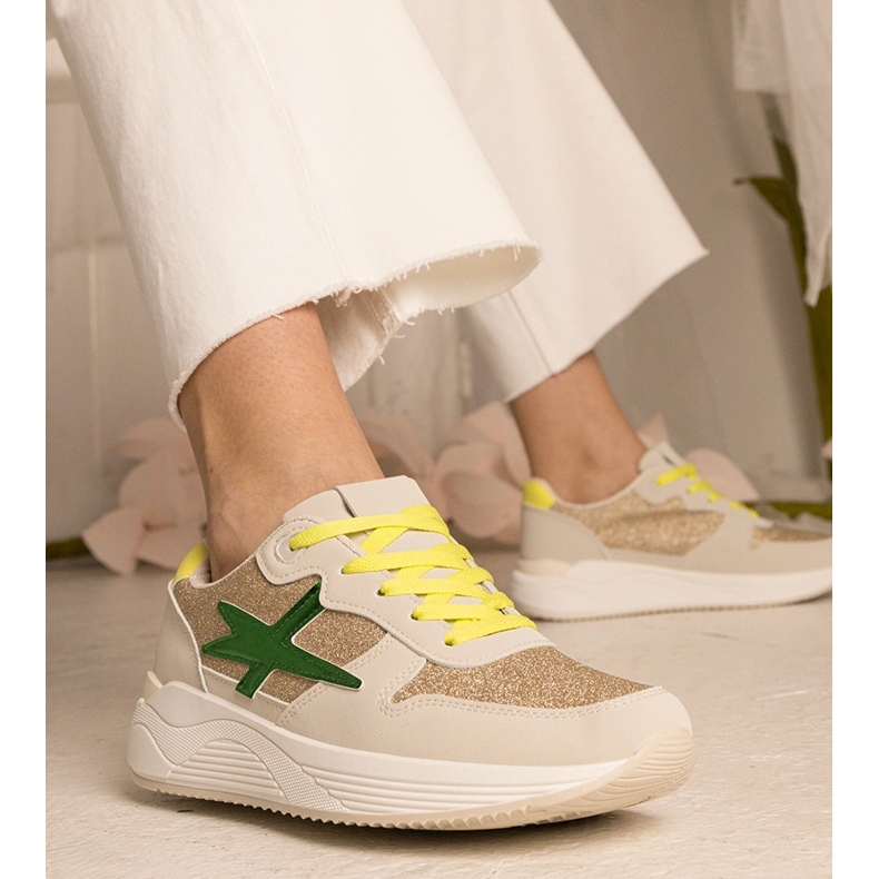 Beige naisten urheilun lenkkarit kimaltelevat 2