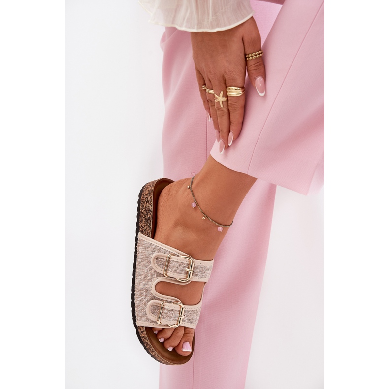 Naisten materiaalikärpyt korkkilavalla, jossa on beige -soljet 2