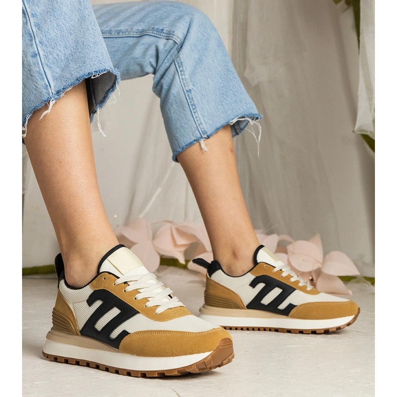 Ruskeat naisten urheilulenkkarit 1