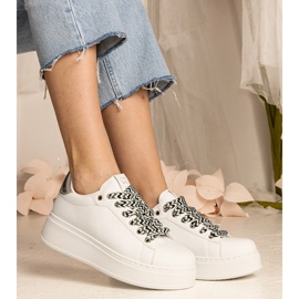 Valkoisten naisten lenkkarit, joissa on massiivinen nauhoitus valkoinen 1