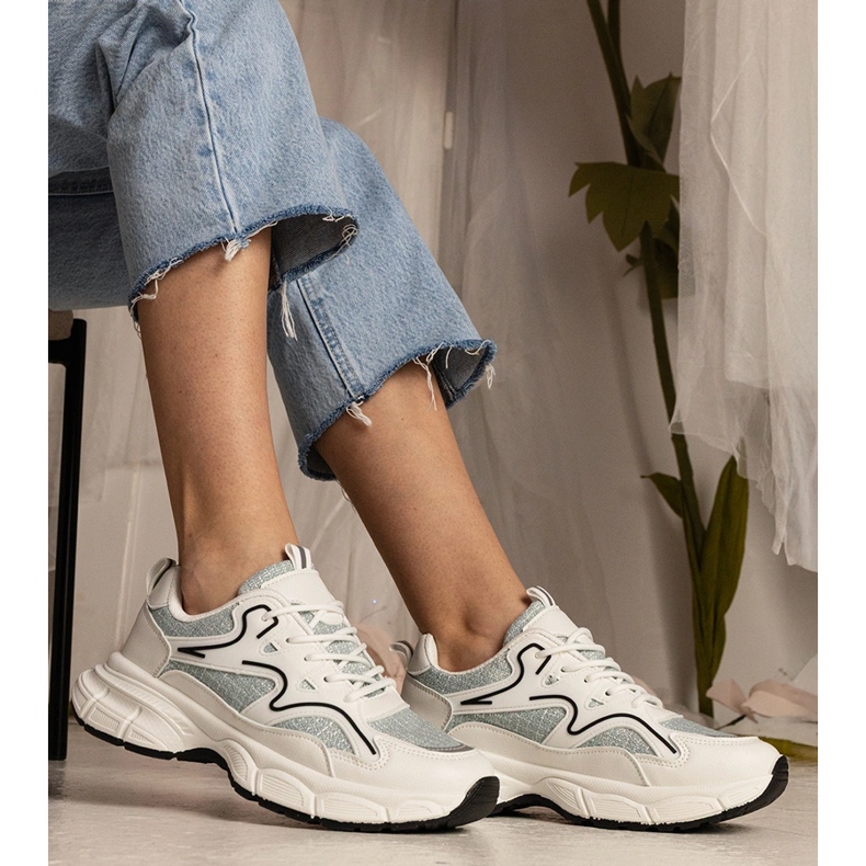 Valkoiset ja vihreät naisten urheilun lenkkarit valkoinen 2