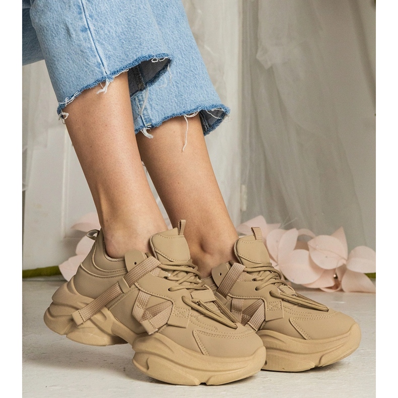 Ruskeat naisten massiiviset urheilulajit 2