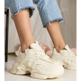 Beige lenkkarit naisten massiiviset urheilulajit 1