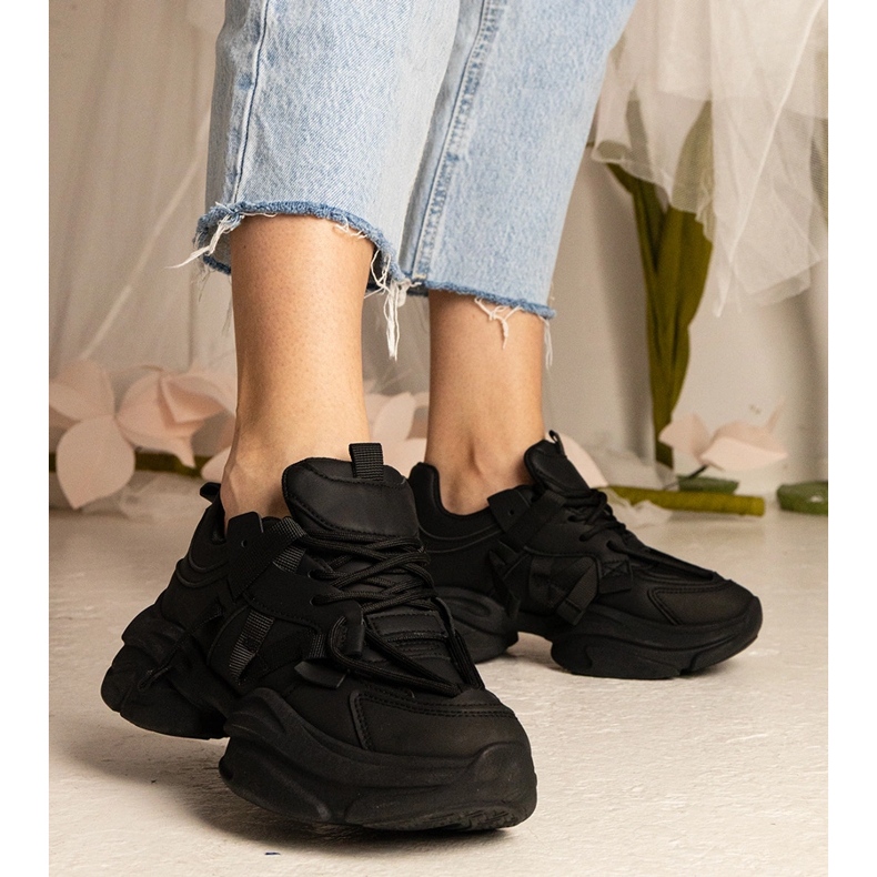 Mustat lenkkarit Naisten massiivinen urheilu 1