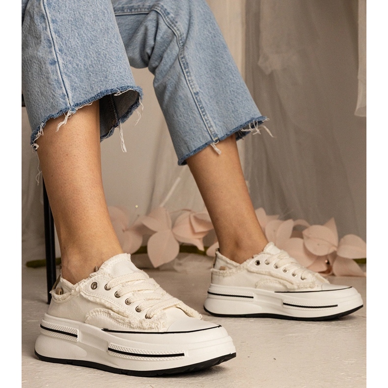 Valkoisten naisten lenkkarit korkealla pohjalla valkoinen 1