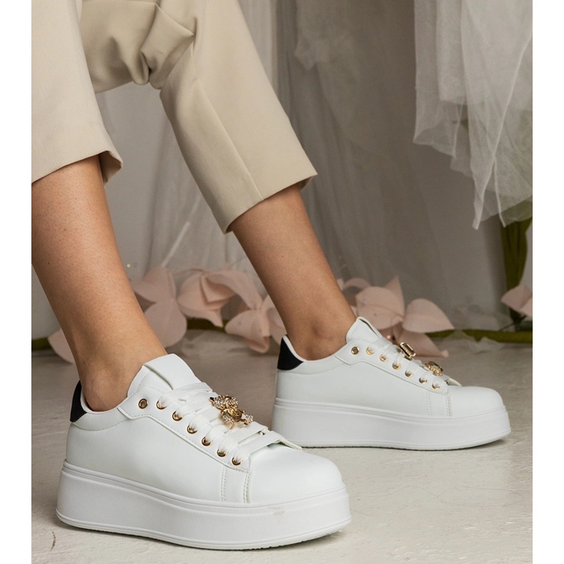 Naisten valkoiset ja valkoiset lenkkarit, jotka on koristeltu kivillä valkoinen 1