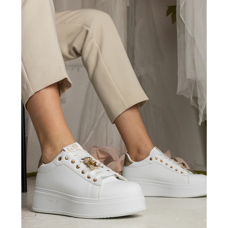 Naisten valkoiset ja kultaiset lenkkarit, jotka on koristeltu kivillä valkoinen 1