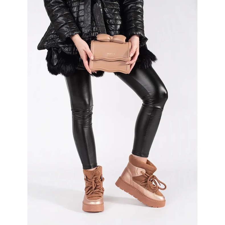 Naisten ruskeat nauhalliset lumisaappaat, joissa paksu pohja 1