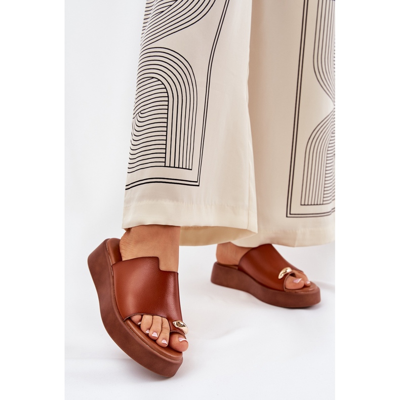 Naisten flip flops lavalla ja matala kiila koriste -kamelin yksityiskohdilla ruskea 2