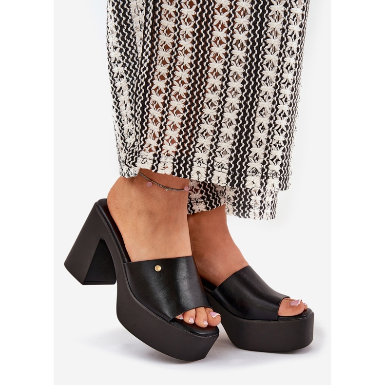 Naisten ekologisen nahkatohvelit postitse ja lavalla mustana 1