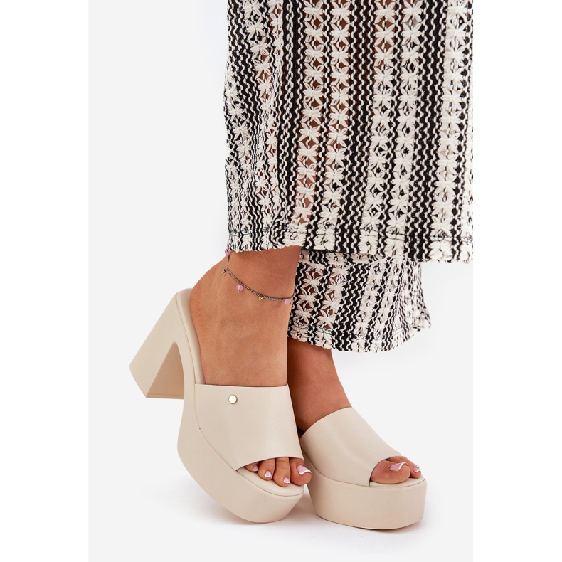 Naisten ekologisen nahkatohvelit postitse ja kevyt Beggar -alusta beige 1