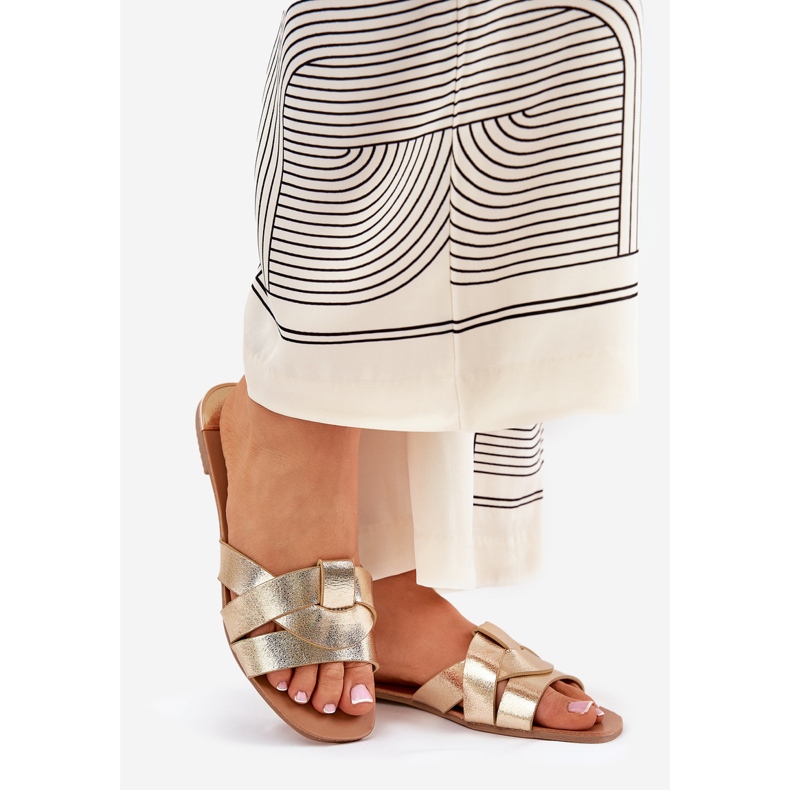 Litteät naisten flopsit toisiinsa kietoutuvilla kultaisilla raidoilla kultainen 1