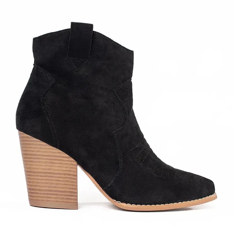 Lehmityttö postauksessa musta 1