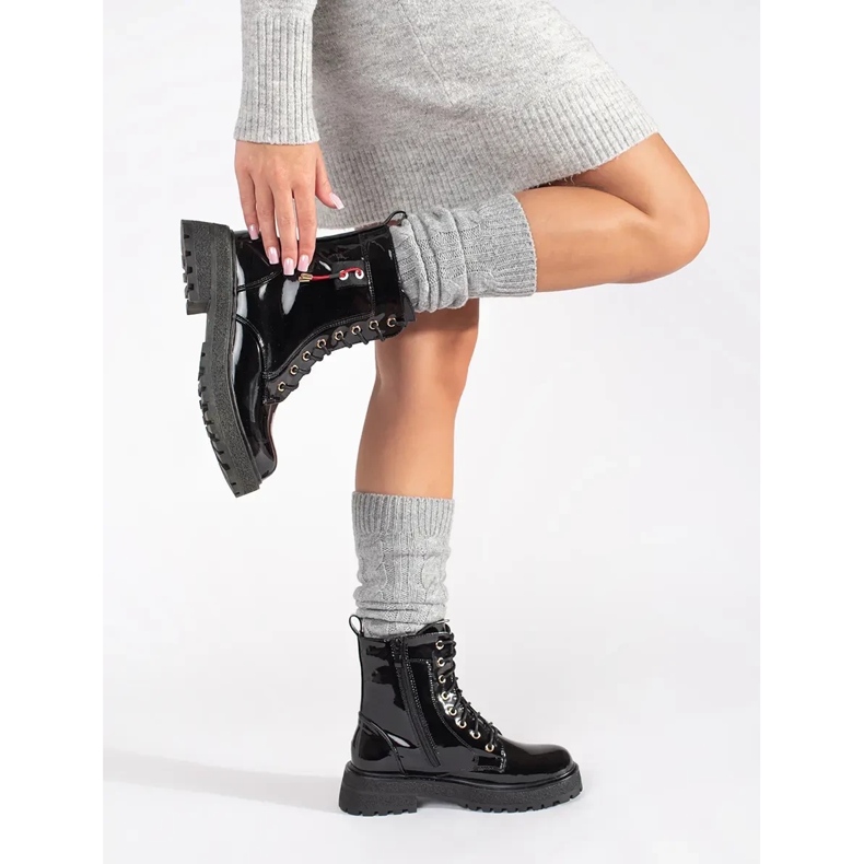 Lakatut pitsitossut musta 1