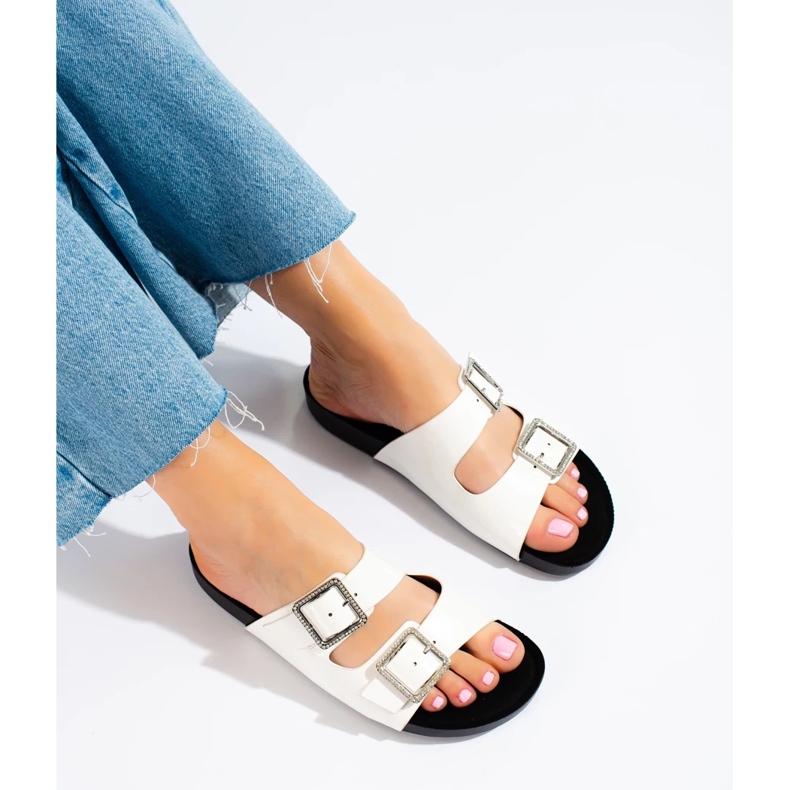 Goodin Valkoiset tossut koristesoljilla valkoinen 1