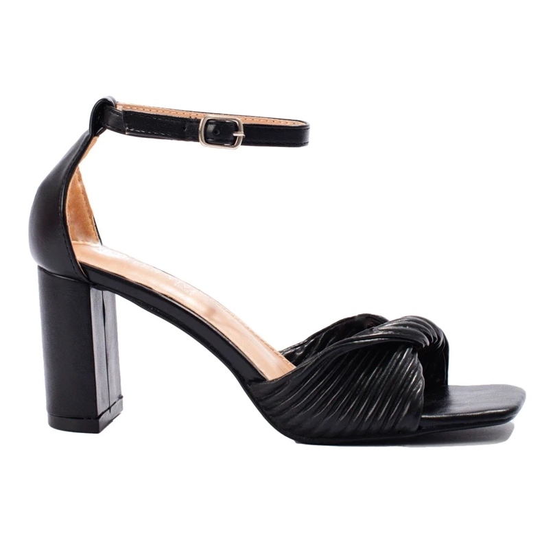 Mustat korkokengät sandaalit 1