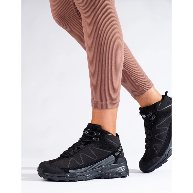 Naisten urheilulliset vaelluskengät korkealla DK-musta yläpäällä 1