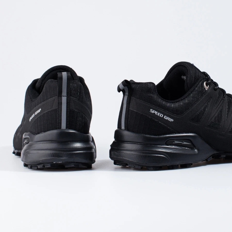 DK vaelluskengät musta 1