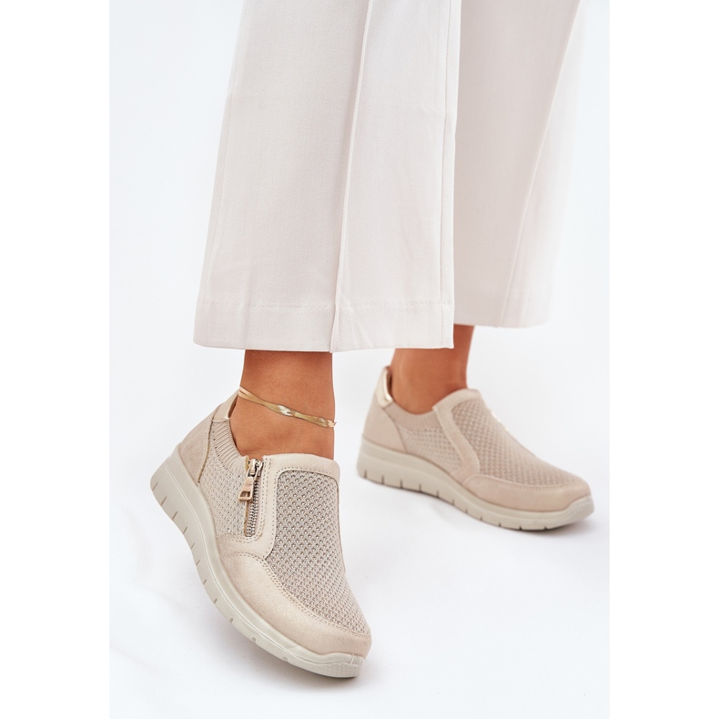 Naisten kengät lavalla kultaisen linnan kanssa kultainen 2