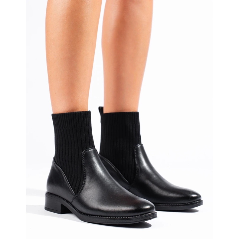 Slip-on nilkkurit tasaisella kantapäällä musta 2