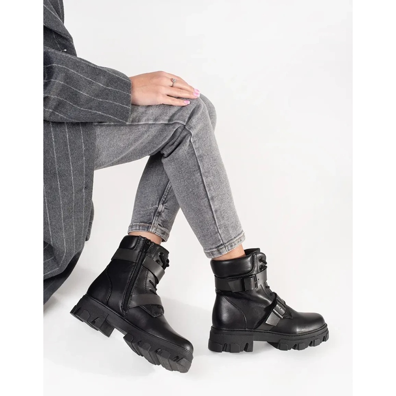 Työntekijät mustalla soljella 1