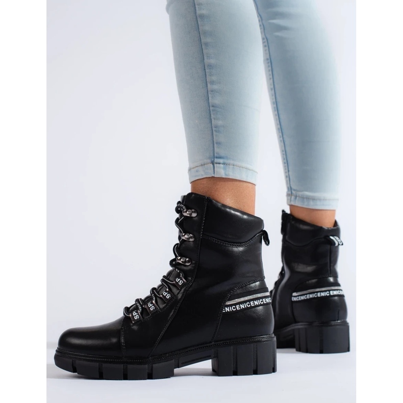 Naisten mustat nauhakassit 1