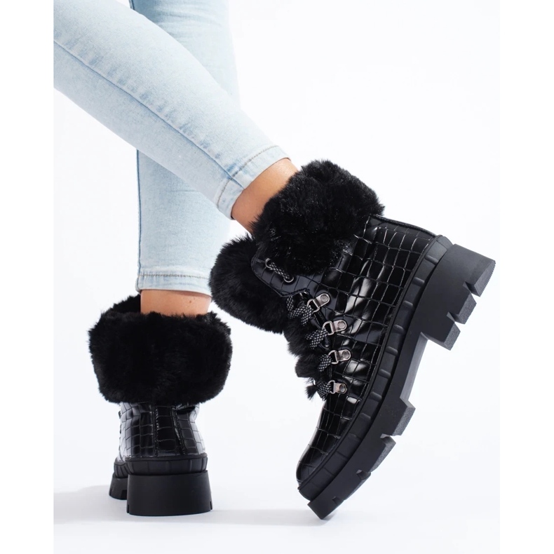 Naisten mustat saappaat turkista 1