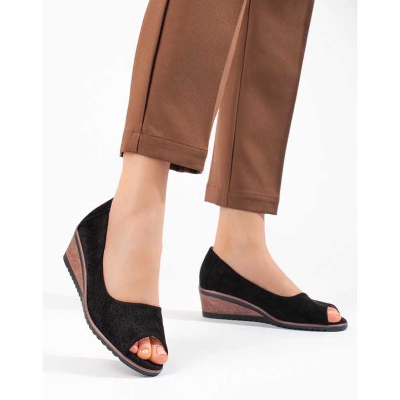 W. Potocki Naisten harjakattoiset mokkanahkapumput Potocki musta 1