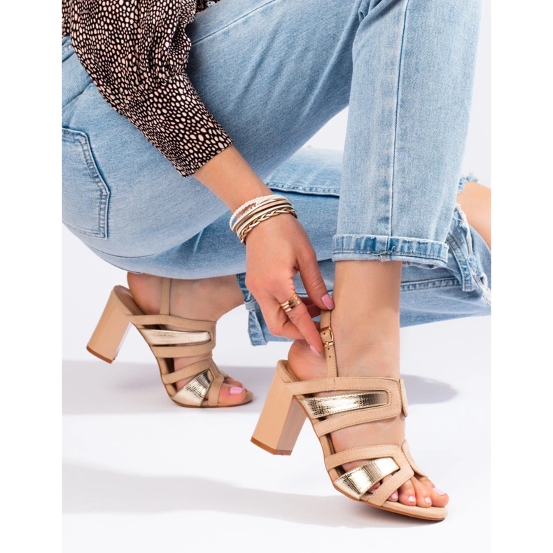 Vinceza Vinezan beigen ja kullanväriset korkokengät 1