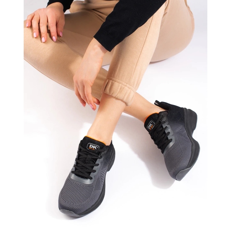 Mustat ja harmaat naisten urheilukengät DK:lta 2