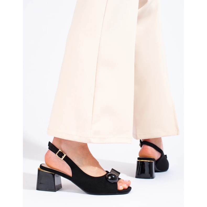Musta mokkanahkaiset sandaalit 2