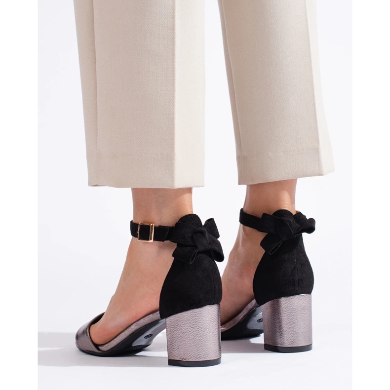 W. Potocki Potockin mustat ja hopeiset sandaalit rusetilla 1