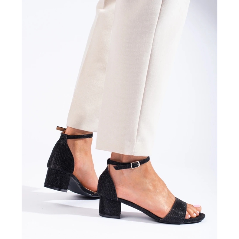 Tyylikkäät brokadisandaalit matalakorkoisella Shelovet mustalla 1