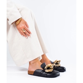 Mustat liukumäet isolla Shelovet-ketjulla 1