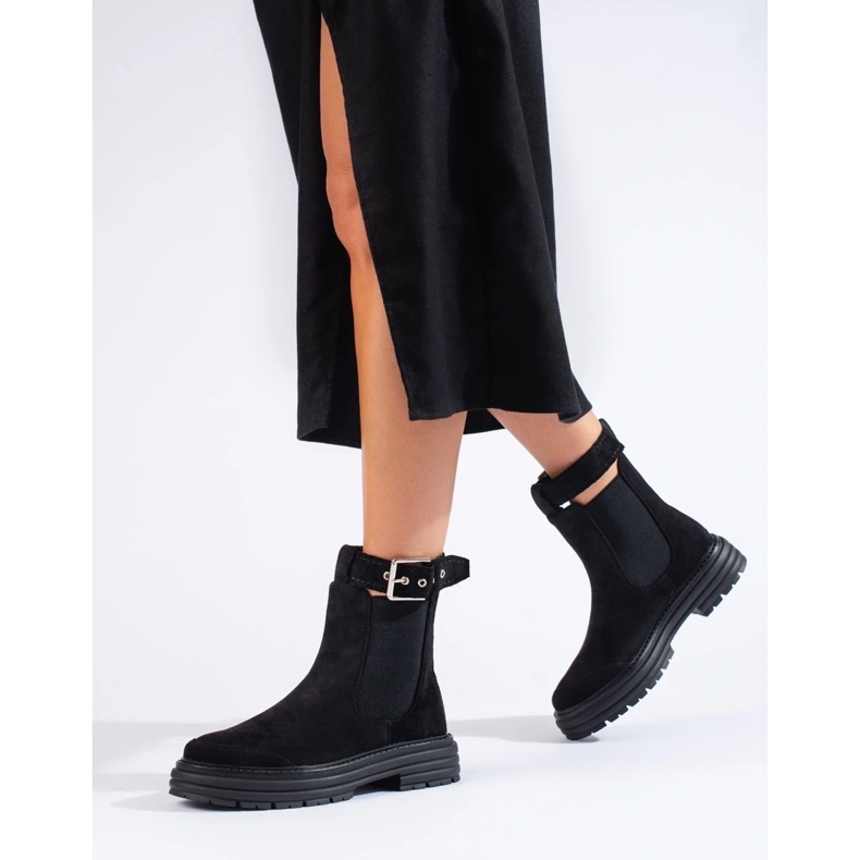 Mustat mokkanahkaiset nilkkurit, joissa Shelovet-solki 1