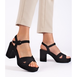Naisten mokkanahkaiset korkeakorkoiset sandaalit musta 2