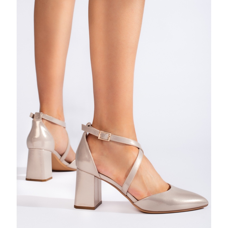 Sergio Leonen naisten kultapumput kultainen 2