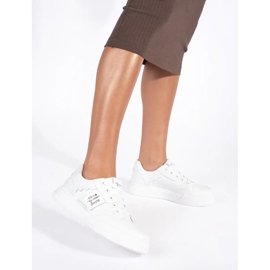 Lavalla valkoiset lenkkarit valkoinen 2