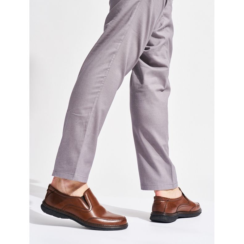 Miesten ruskeat slip-on kengät 1