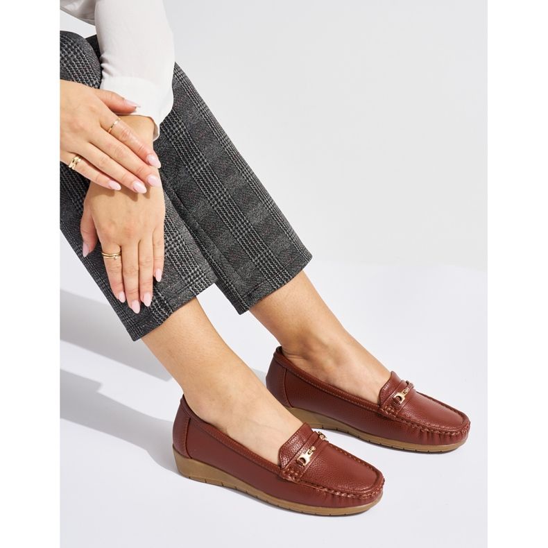 Ruskeat naisten mokasiinit koristeella 1