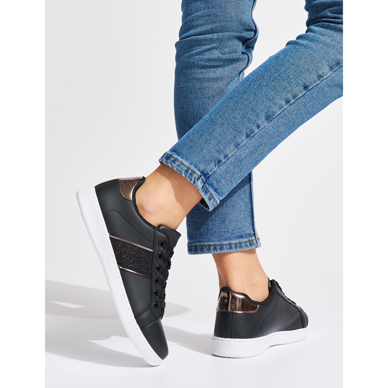 Mustat naisten urheilukengät 1