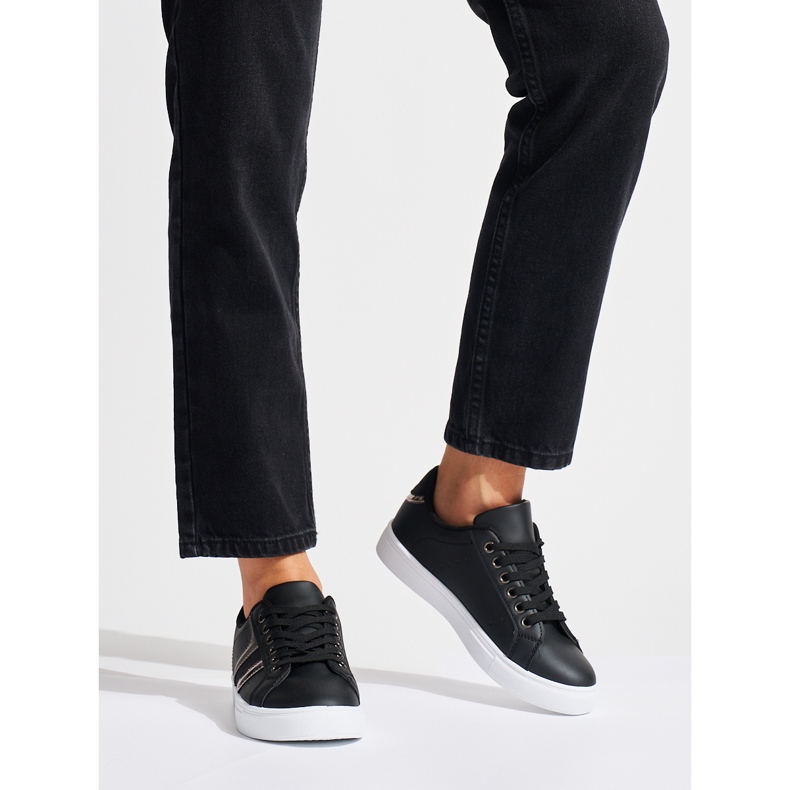 Mustat mukavat urheilukengät 1