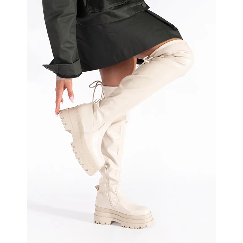 Kerman tasohyppelymuskettisoturit beige 2