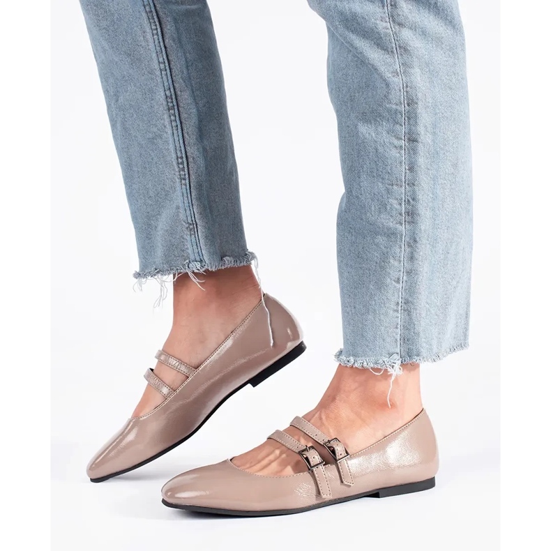 Beiget patentoidut balettitassut, joissa lukko 1