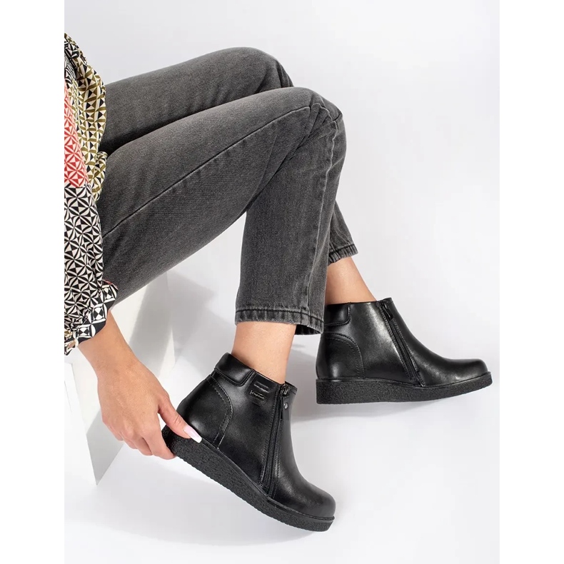 Mustat nahkaiset mukavat eristävät saappaat Sergio Leonelta 1