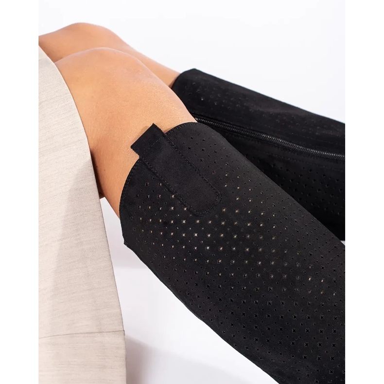 Harjatut mustat mokkanahkasaappaat 1