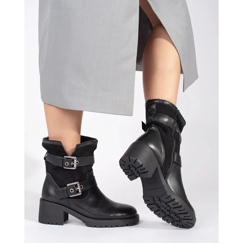 Mustat naisten korkeakorkoiset nilkkurit, joissa soljet 1